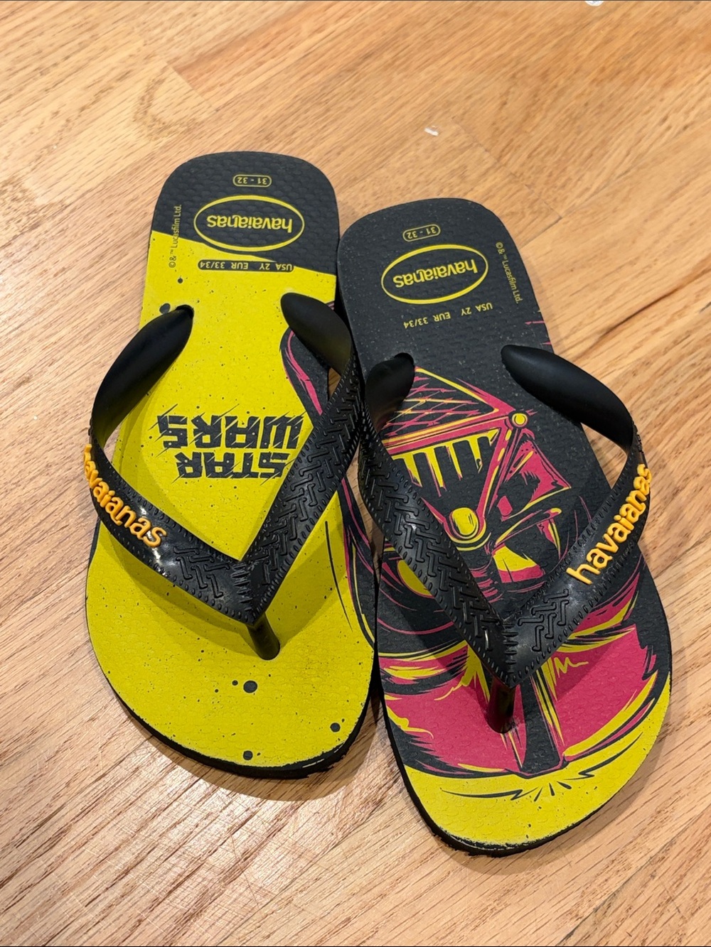 Havaianas Kids Yellow & Black Star Wars Graphic Flip Flops, 2Y (31-32)